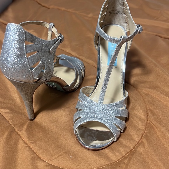Betsey Johnson Silver Glitter Open Toe Shoes Size 8 - Picture 2 of 8